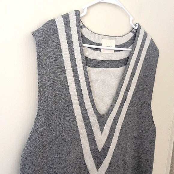 All Row Womens Medium V-neck Sleeveless Sweater Vest Gray Preppy Classic Casual - Picture 4 of 8